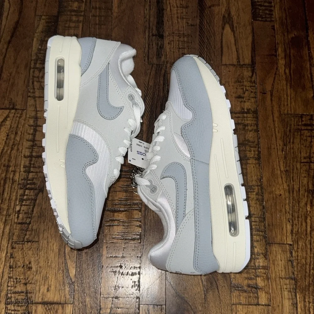 Nike Air Max 1 ’87 Smoke Grey White Sneakers Women’s Classic Retro NWT 7.5